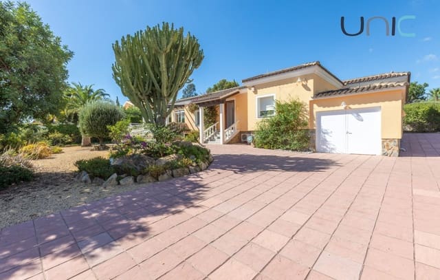 Chalet de 3 habitaciones en La Nucia en venta con piscina - 590.000 € (Ref: 10048383)
