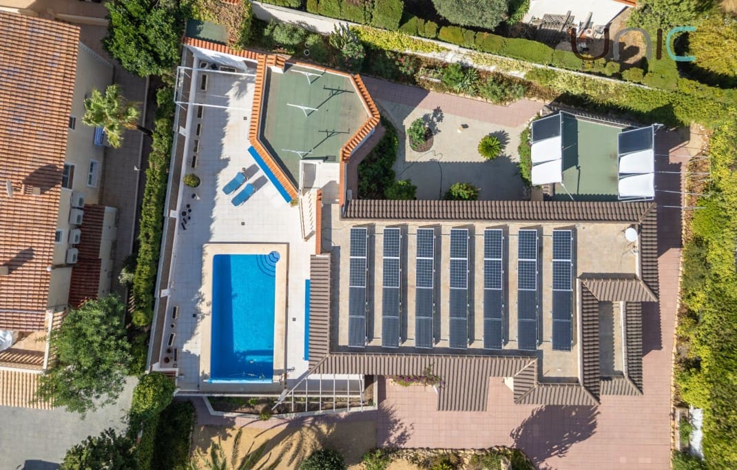 3 bedroom Villa for sale in La Nucia with pool garage - € 590,000 (Ref: 10048383)