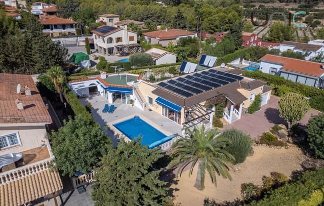 Chalet de 3 habitaciones en La Nucia en venta con piscina - 590.000 € (Ref: 10048383)