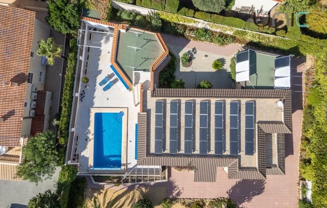 Chalet de 3 habitaciones en La Nucia en venta con piscina - 590.000 € (Ref: 10048383)
