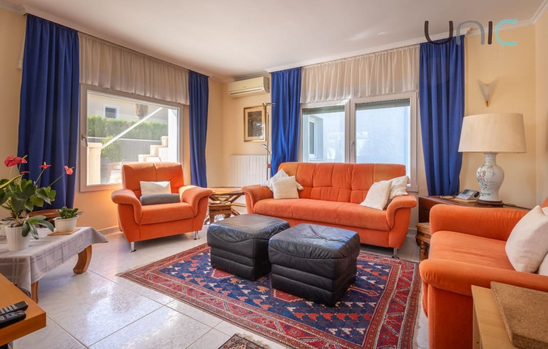 3 bedroom Villa for sale in La Nucia with pool garage - € 590,000 (Ref: 10048383)