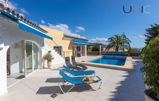 Chalet de 3 habitaciones en La Nucia en venta con piscina - 590.000 € (Ref: 10048383)