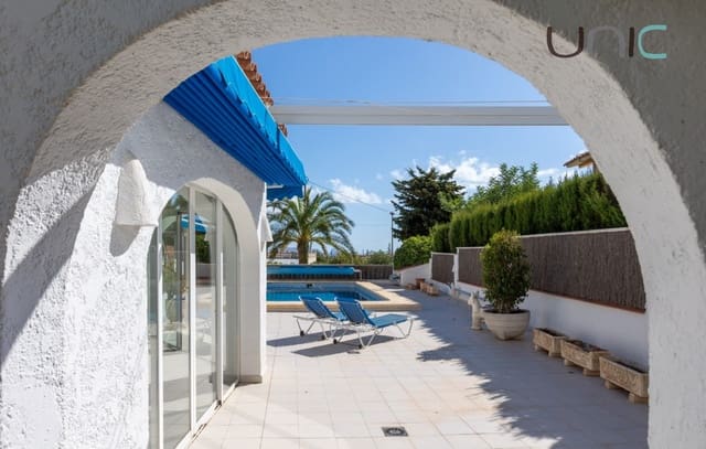 Chalet de 3 habitaciones en La Nucia en venta con piscina - 590.000 € (Ref: 10048383)
