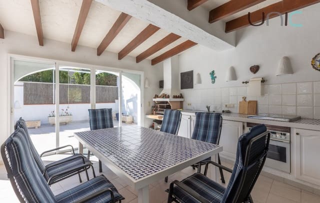 Chalet de 3 habitaciones en La Nucia en venta con piscina - 590.000 € (Ref: 10048383)