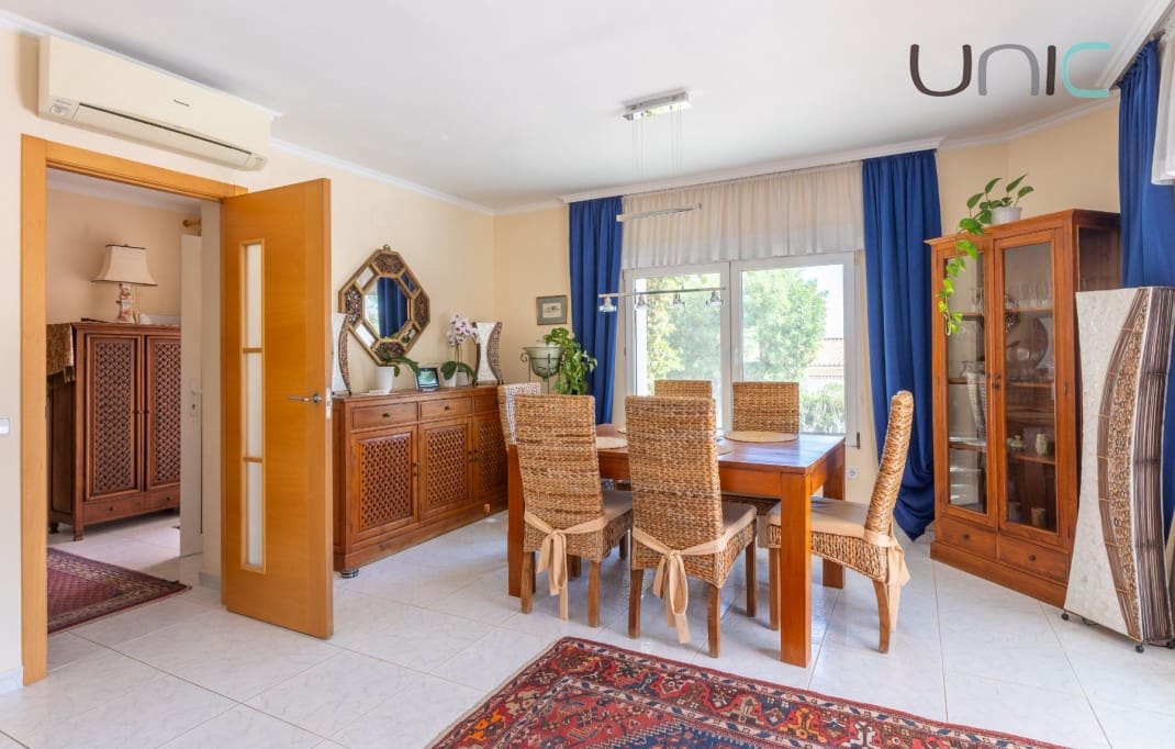 3 bedroom Villa for sale in La Nucia with pool garage - € 590,000 (Ref: 10048383)