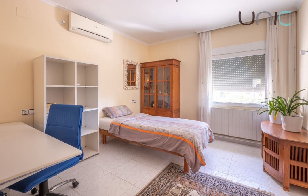 3 bedroom Villa for sale in La Nucia with pool garage - € 590,000 (Ref: 10048383)