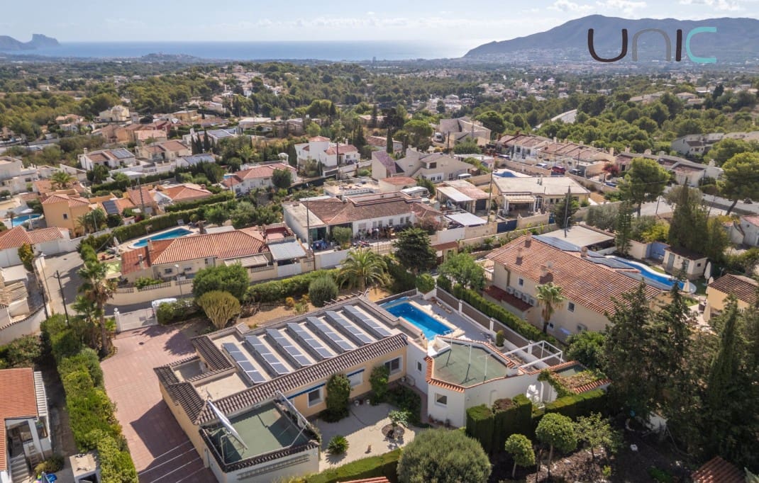3 bedroom Villa for sale in La Nucia with pool garage - € 590,000 (Ref: 10048383)