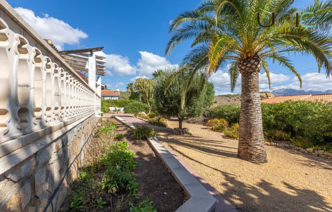 3 bedroom Villa for sale in La Nucia with pool garage - € 590,000 (Ref: 10048383)