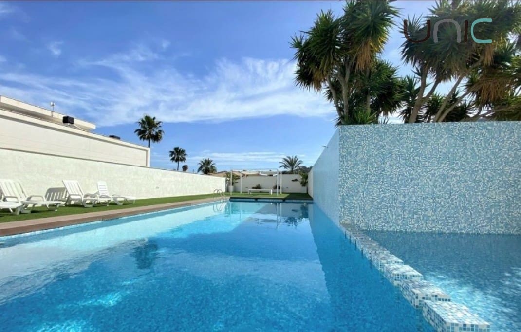 3 Zimmer Haus zu verkaufen in Albir mit Pool Garage - 595.000 € (Ref: 10120600)