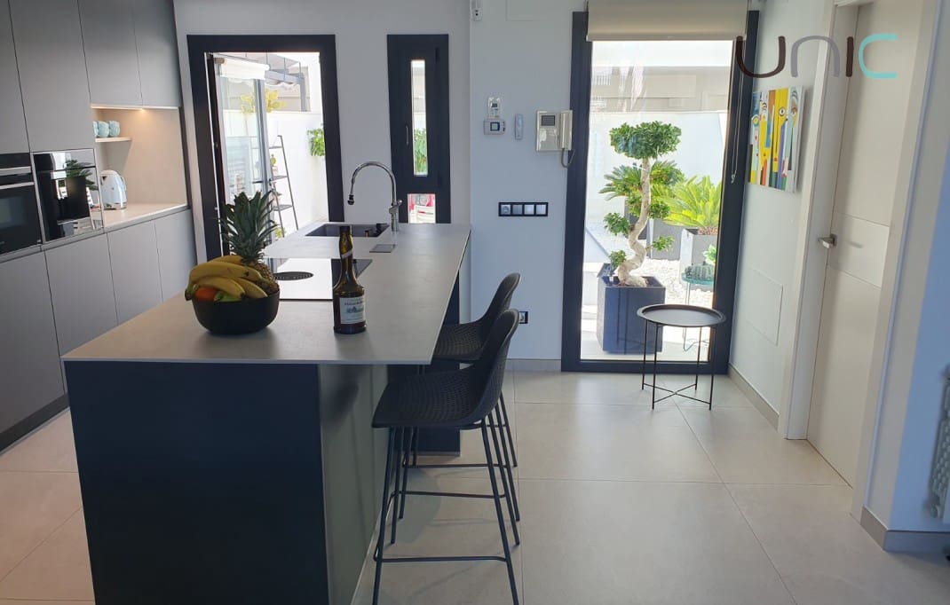 3 Zimmer Haus zu verkaufen in Albir mit Pool Garage - 595.000 € (Ref: 10120600)