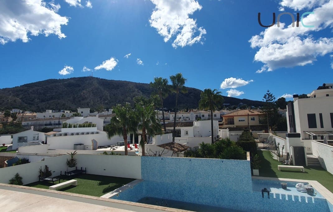 3 Zimmer Haus zu verkaufen in Albir mit Pool Garage - 595.000 € (Ref: 10120600)