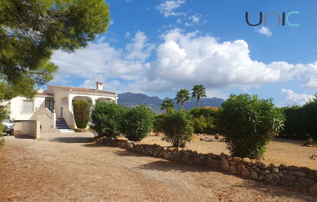 3 bedroom Villa for sale in La Nucia with garage - € 370,000 (Ref: 10155919)