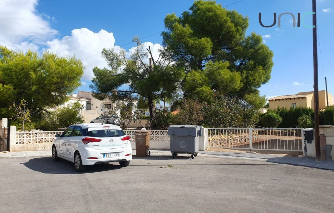 3 bedroom Villa for sale in La Nucia with garage - € 370,000 (Ref: 10155919)