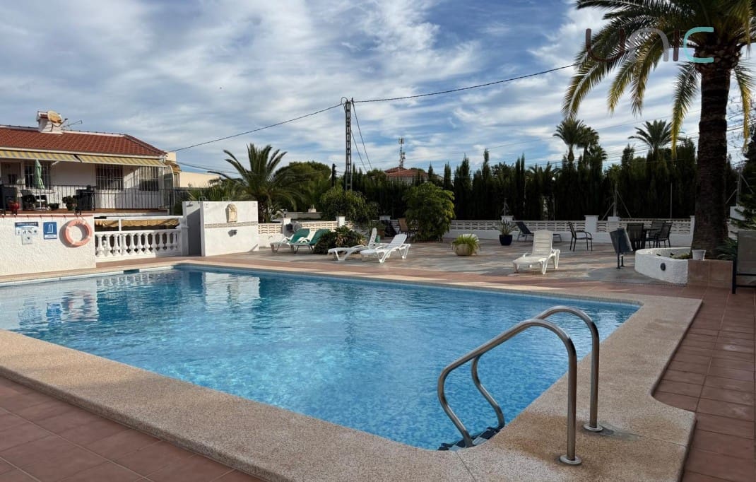 1 quarto Apartamento para arrendar em Albir com piscina - 1 000 € (Ref: 10182029)