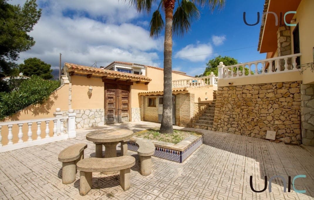 5 soverom Villa til salgs i La Nucia med svømmebasseng - € 1 100 000 (Ref: 7301063)