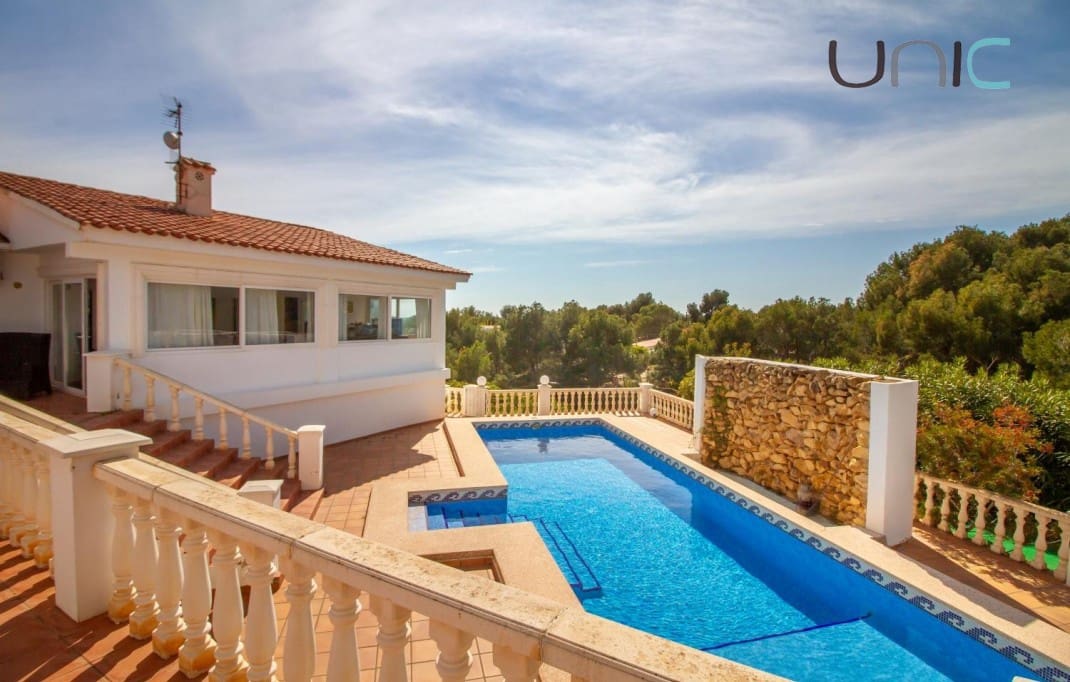 Chalet de 3 habitaciones en La Nucia en venta con piscina - 749.000 € (Ref: 7430554)