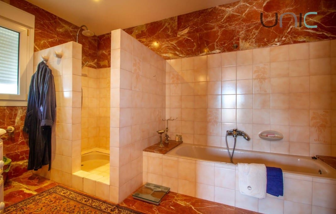 Chalet de 3 habitaciones en La Nucia en venta con piscina - 749.000 € (Ref: 7430554)