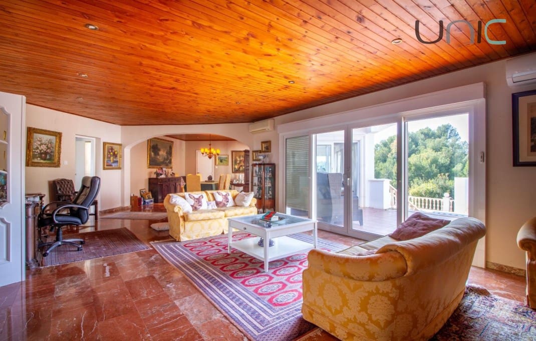 Chalet de 3 habitaciones en La Nucia en venta con piscina - 749.000 € (Ref: 7430554)