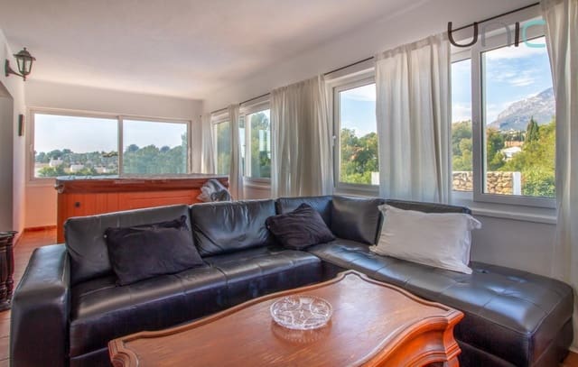 Chalet de 3 habitaciones en La Nucia en venta con piscina - 749.000 € (Ref: 7430554)