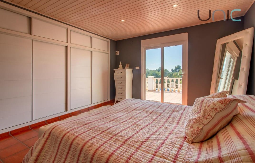 Chalet de 3 habitaciones en La Nucia en venta con piscina - 749.000 € (Ref: 7430554)