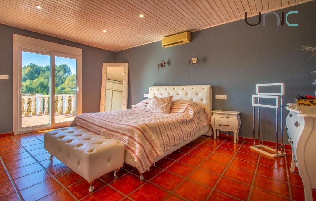 Chalet de 3 habitaciones en La Nucia en venta con piscina - 749.000 € (Ref: 7430554)