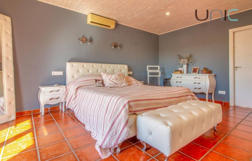 Chalet de 3 habitaciones en La Nucia en venta con piscina - 749.000 € (Ref: 7430554)