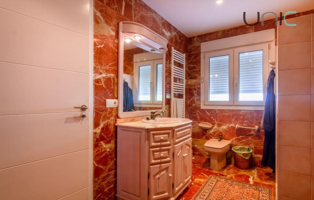 Chalet de 3 habitaciones en La Nucia en venta con piscina - 749.000 € (Ref: 7430554)