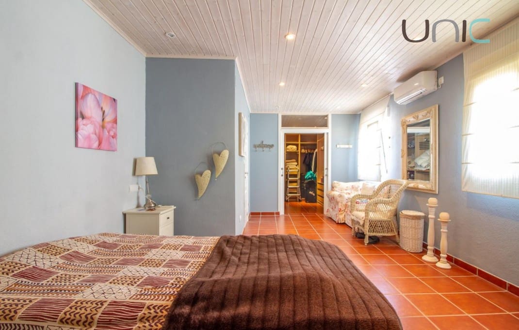 Chalet de 3 habitaciones en La Nucia en venta con piscina - 749.000 € (Ref: 7430554)