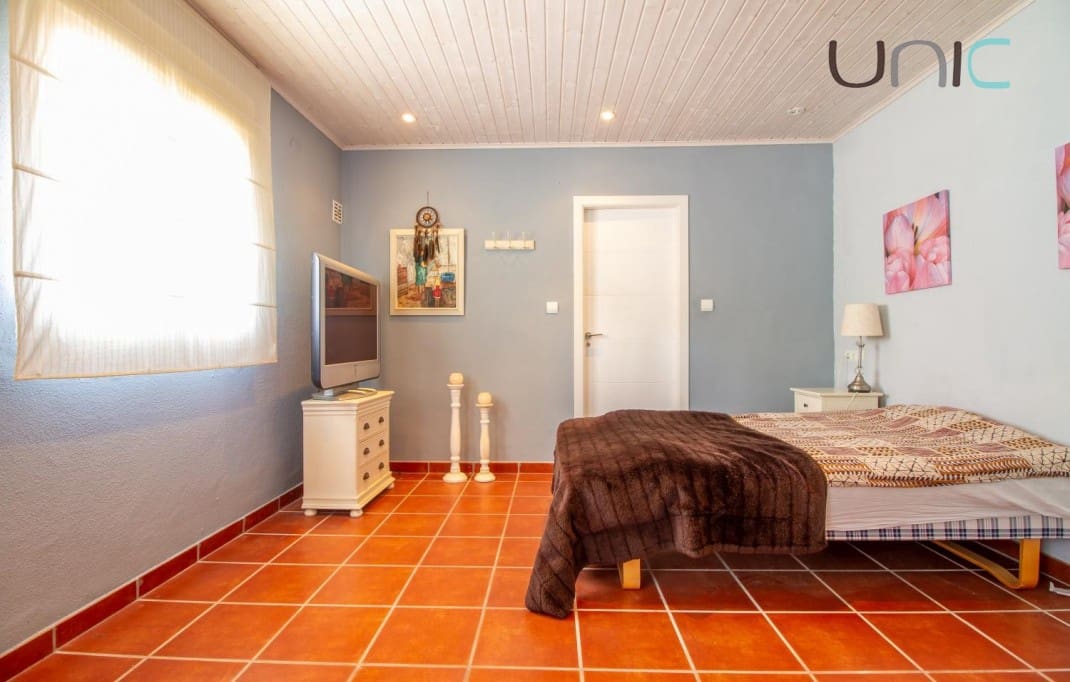 Chalet de 3 habitaciones en La Nucia en venta con piscina - 749.000 € (Ref: 7430554)