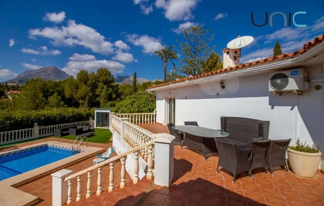 Chalet de 3 habitaciones en La Nucia en venta con piscina - 749.000 € (Ref: 7430554)