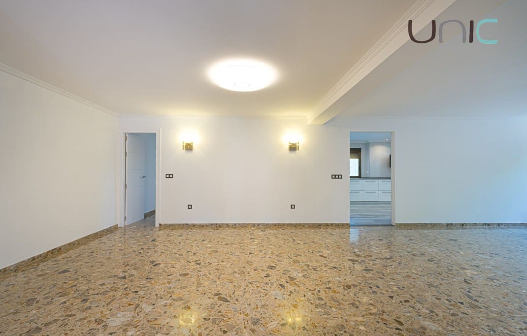 Chalet de 7 habitaciones en Alfaz del Pi / L'Alfàs del Pi en venta con piscina - 1.049.900 € (Ref: 7808973)