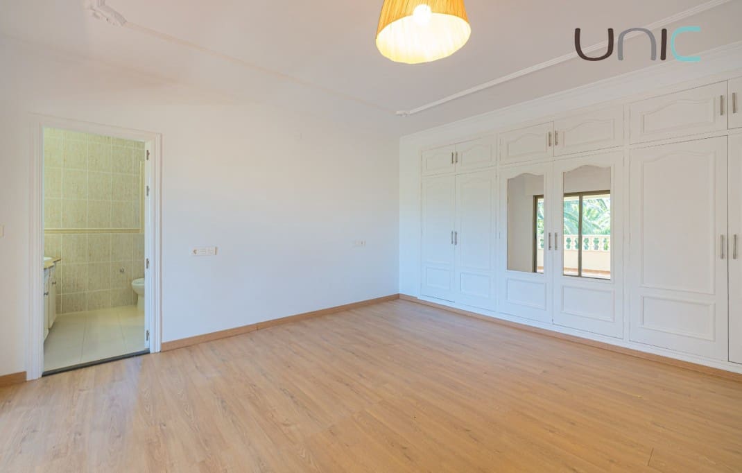 Chalet de 7 habitaciones en Alfaz del Pi / L'Alfàs del Pi en venta con piscina - 1.049.900 € (Ref: 7808973)