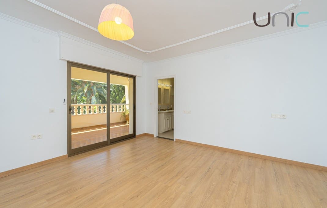 Chalet de 7 habitaciones en Alfaz del Pi / L'Alfàs del Pi en venta con piscina - 1.049.900 € (Ref: 7808973)