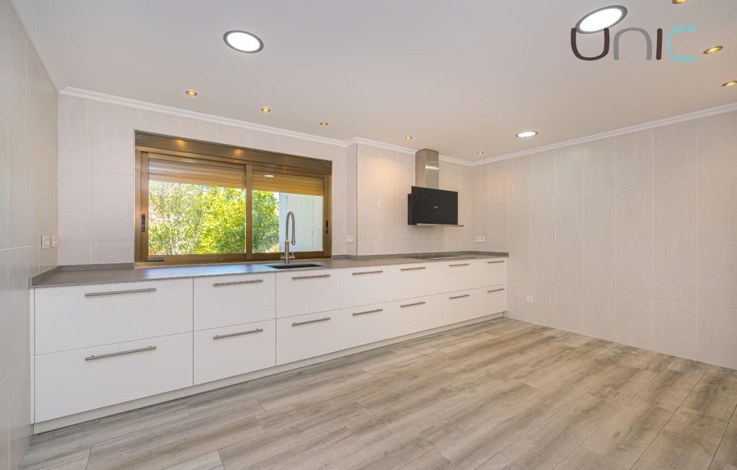 Chalet de 7 habitaciones en Alfaz del Pi / L'Alfàs del Pi en venta con piscina - 1.049.900 € (Ref: 7808973)