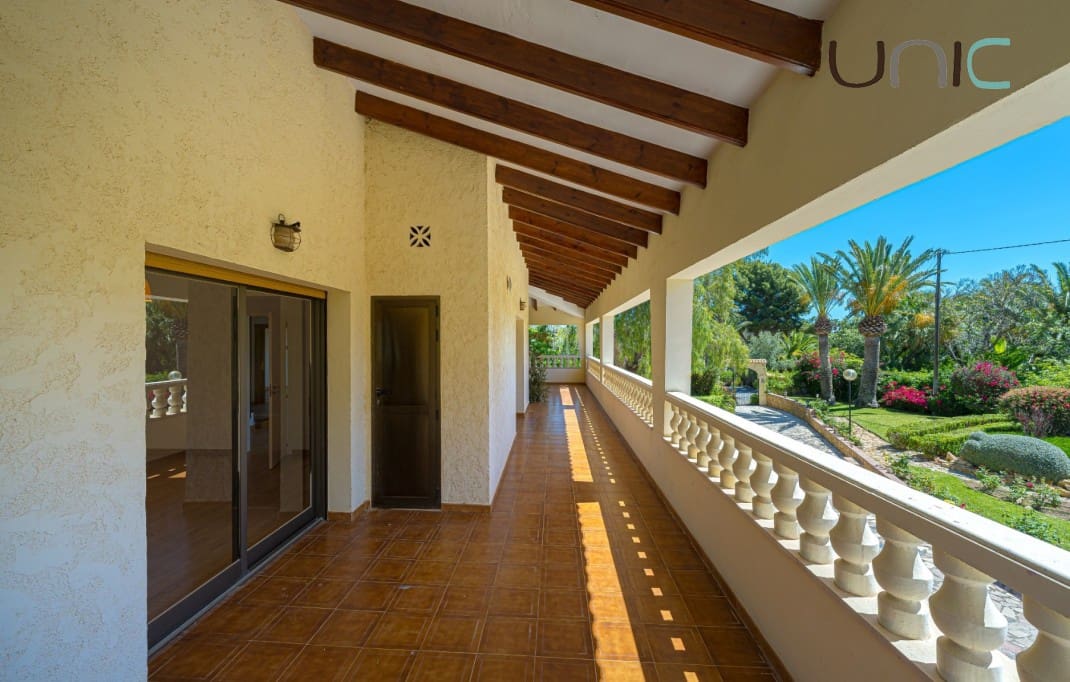 Chalet de 7 habitaciones en Alfaz del Pi / L'Alfàs del Pi en venta con piscina - 1.049.900 € (Ref: 7808973)