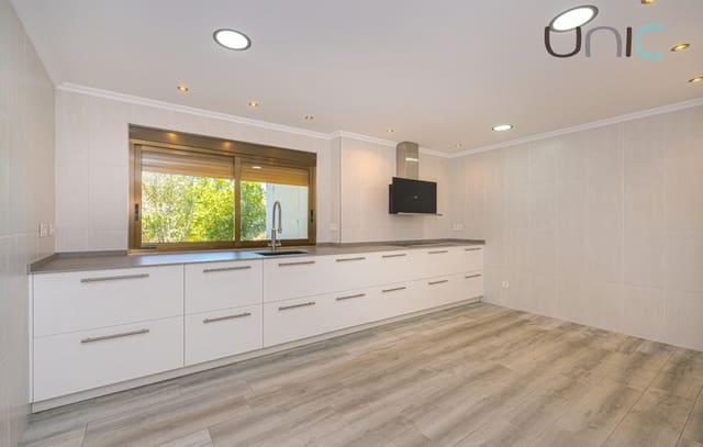 Chalet de 7 habitaciones en Pueblo - Urbanizaciones, Alfaz del Pi / L'Alfàs del Pi en venta con piscina - 1.049.900 € (Ref: 7808973)