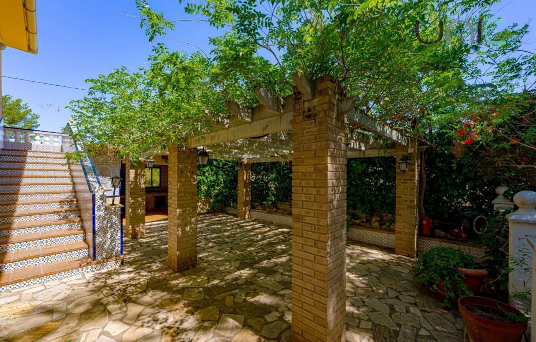 Chalet de 7 habitaciones en Alfaz del Pi / L'Alfàs del Pi en venta con piscina - 1.049.900 € (Ref: 7808973)