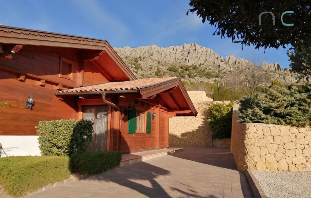 4 bedroom Villa for sale in Finestrat with pool - € 950,000 (Ref: 7900289)