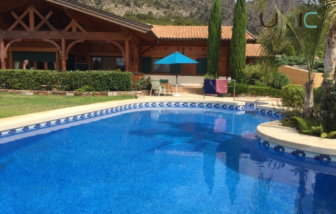 4 bedroom Villa for sale in Finestrat with pool - € 950,000 (Ref: 7900289)