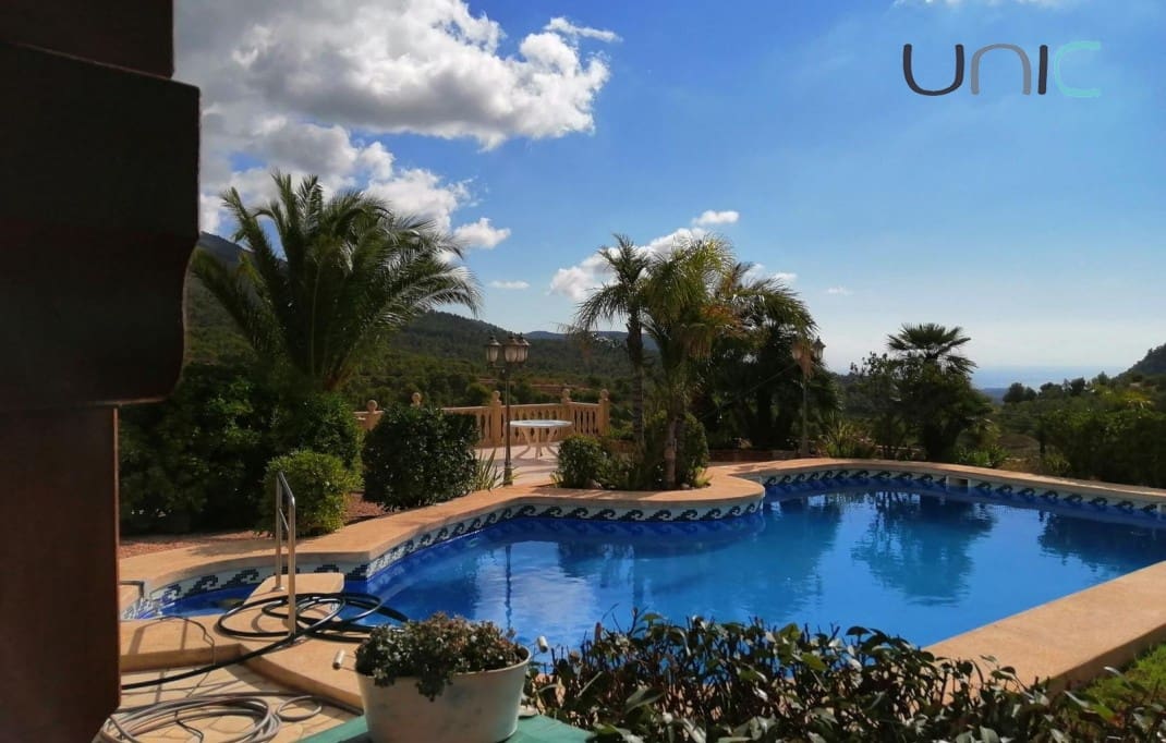 4 bedroom Villa for sale in Finestrat with pool - € 950,000 (Ref: 7900289)