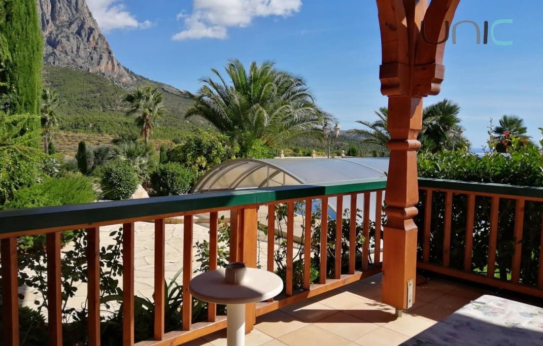 4 bedroom Villa for sale in Finestrat with pool - € 950,000 (Ref: 7900289)