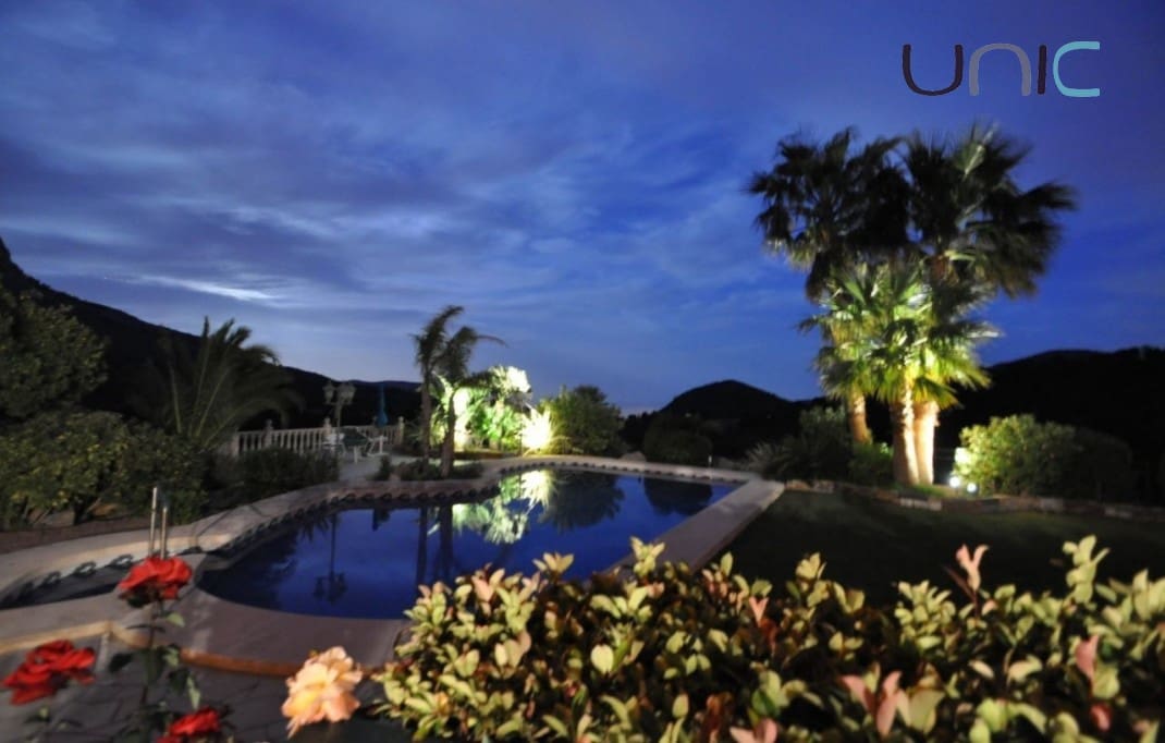 4 bedroom Villa for sale in Finestrat with pool - € 950,000 (Ref: 7900289)