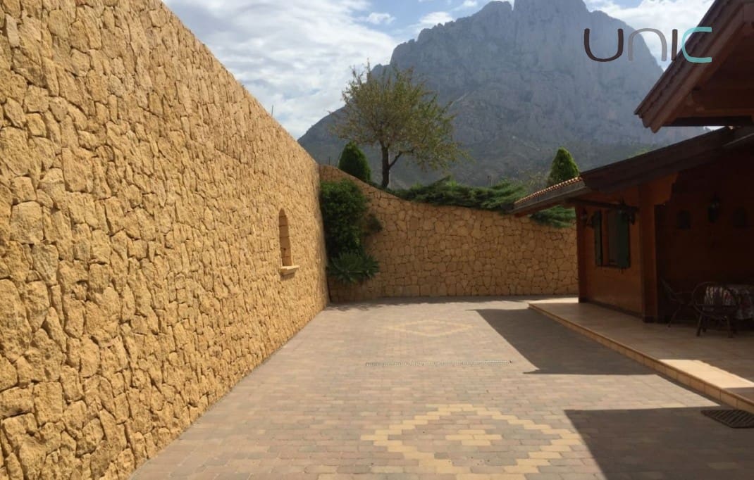 4 bedroom Villa for sale in Finestrat with pool - € 950,000 (Ref: 7900289)