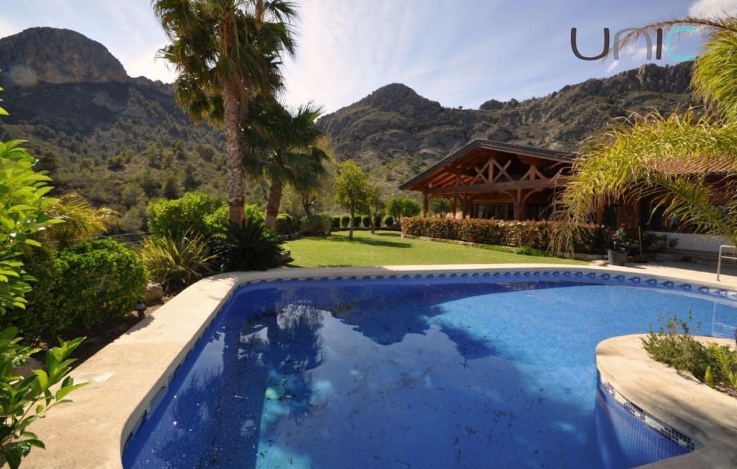 4 bedroom Villa for sale in Finestrat with pool - € 950,000 (Ref: 7900289)