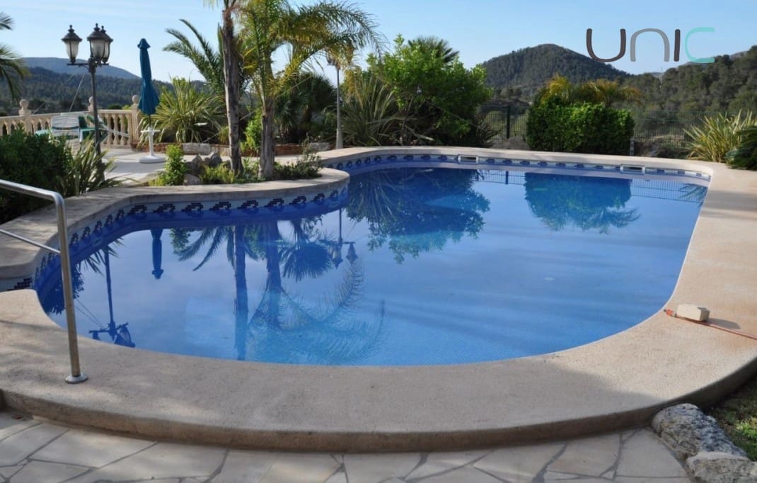 4 bedroom Villa for sale in Finestrat with pool - € 950,000 (Ref: 7900289)