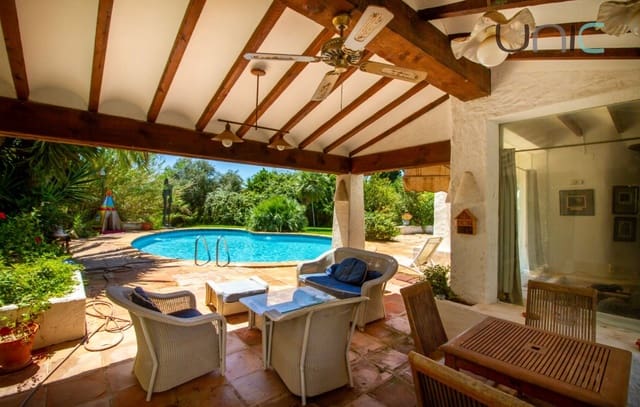 5 bedroom Villa for sale in Pueblo - Urbanizaciones, Alfaz del Pi / L'Alfàs del Pi with pool - € 1,250,000 (Ref: 8024280)