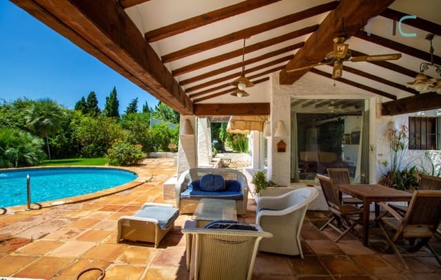 5 bedroom Villa for sale in Pueblo - Urbanizaciones, Alfaz del Pi / L'Alfàs del Pi with pool - € 1,250,000 (Ref: 8024280)