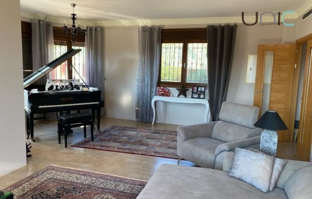 5 soveværelse Villa til leje i Alfaz del Pi / L'Alfàs del Pi med swimmingpool - € 2.600 (Ref: 8036027)