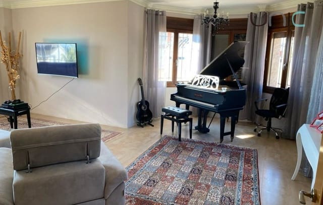 5 soveværelse Villa til leje i Alfaz del Pi / L'Alfàs del Pi med swimmingpool - € 2.600 (Ref: 8036027)