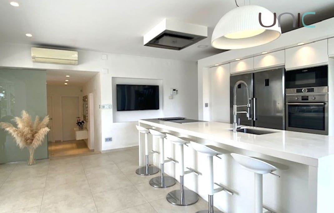 Chalet de 5 habitaciones en La Nucia en venta con piscina - 695.000 € (Ref: 8098068)